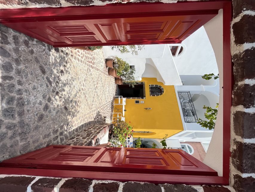 From Chania: Full-Day Trip to Santorini - Guided bus touring on Santorini: how the commentary helps