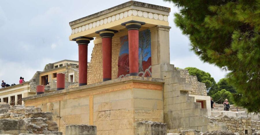 From Chania: Knossos Palace and Heraklion Full-Day Tour - Heraklion Archaeological Museum: the artifact side of the story