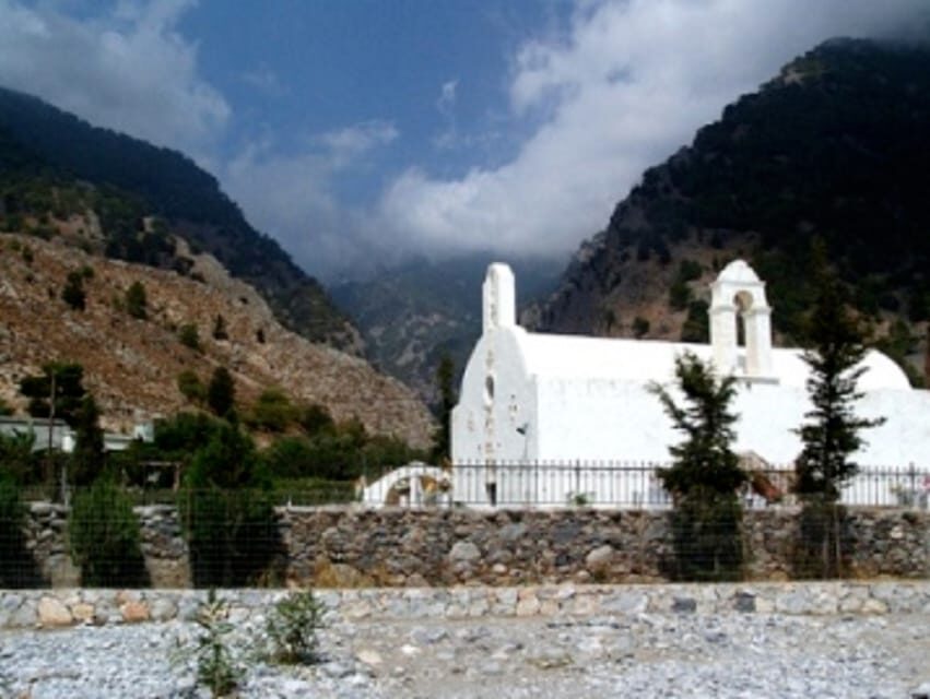 From Chania/Rethymno: Samaria Gorge Easy Way - Return by van and transfer home: why the clock can surprise you