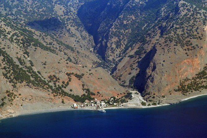 Full Day Tour Samaria Gorge From Rethymno - Guide Experience: What Works Well on the Trail