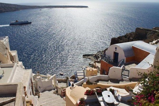Full-Day Trip to Santorini island by Boat from Rethymno with Transfer your Hotel - Group Size and Guide Experience: The Human Factor