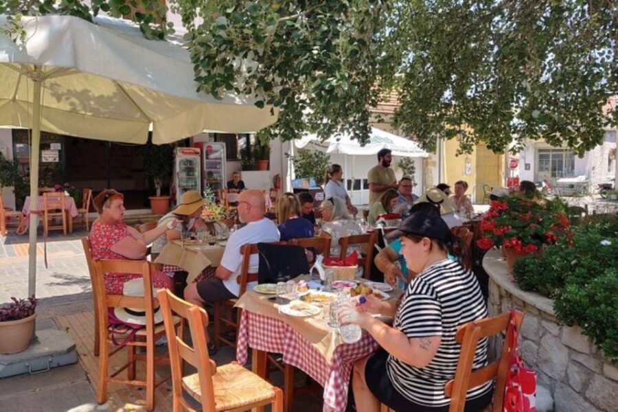 Private tasting of 6 cretan wines in Fres village - Meeting Andreas in the main square: what makes this tasting different
