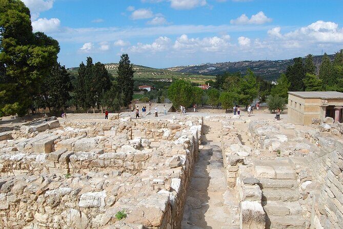 Private Tour Knossos Palace-Archaeological Museum-Heraklion Town - Knossos Palace: walking the labyrinth with a licensed guide