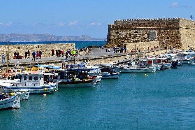 Private Tour Knossos Palace-Archaeological Museum-Heraklion Town - The luxury vehicle details that make a long day easier