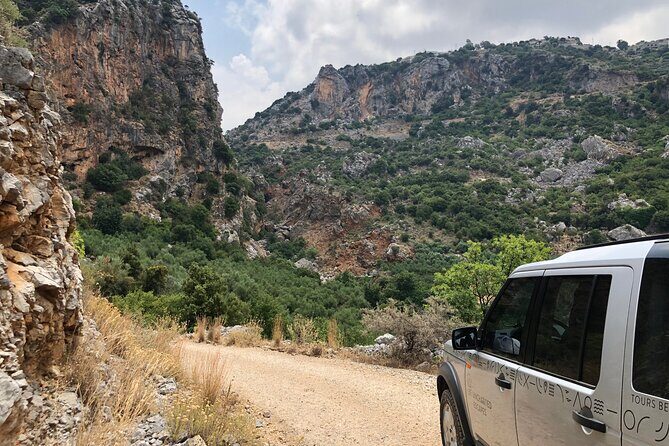 Rethymnon 4x4 Sunset Safari Tour - The 4x4 ride: what comfort to expect in a 7- or 9-seater