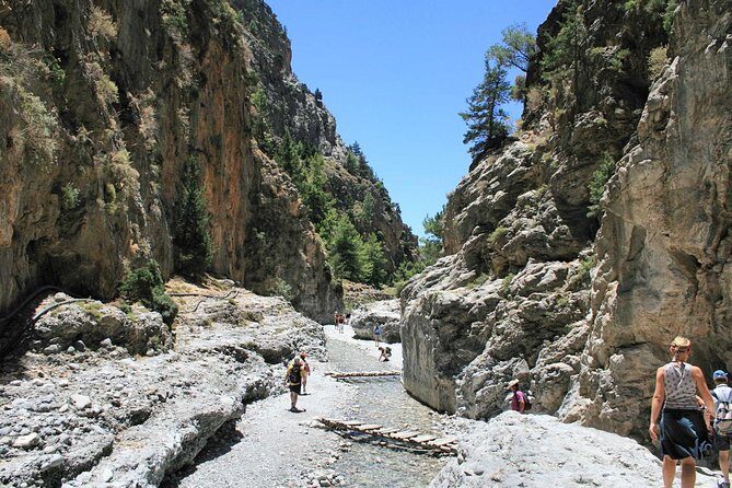 Samaria Gorge Trek: Full-Day Excursion from Rethymno with Guide - Omalos breakfast and the start of the Samaria route